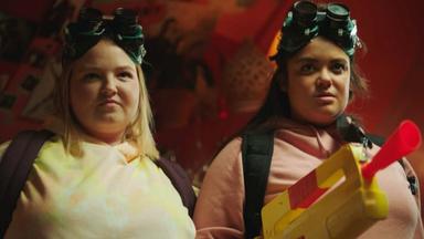 Astrid & Lilly Save the World 1x1